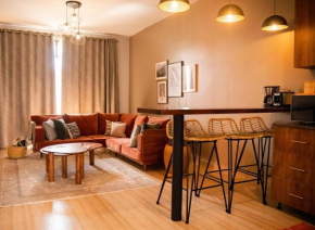 The Maragena - Cozy & secure lakeside 2BR, family & WFH friendly